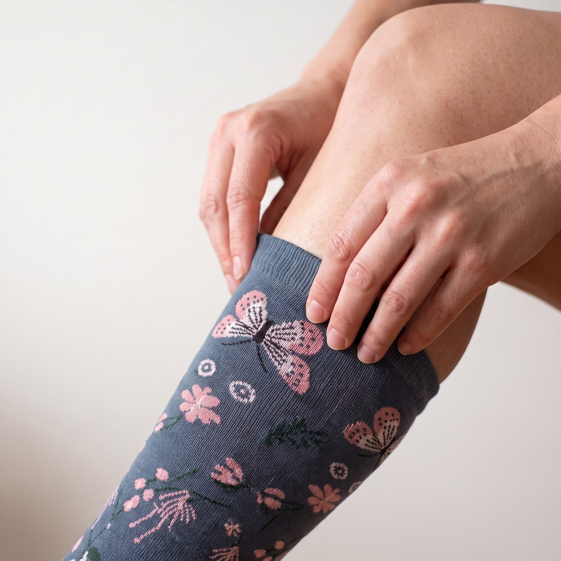 Solemate Floral Navy — Close-up